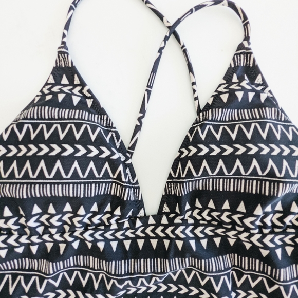 Volcom one piece bathing suit - Picture 5 of 6